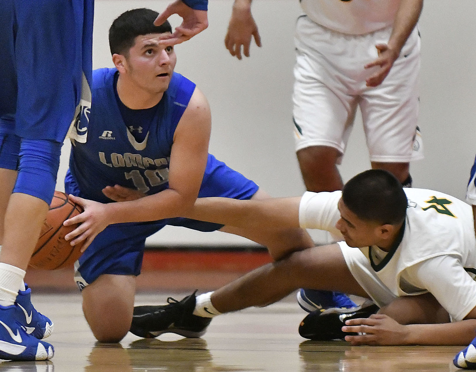 122818 SP Lompoc b basketball 02.jpg